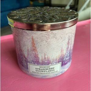 Bath and body works 3 wick candle